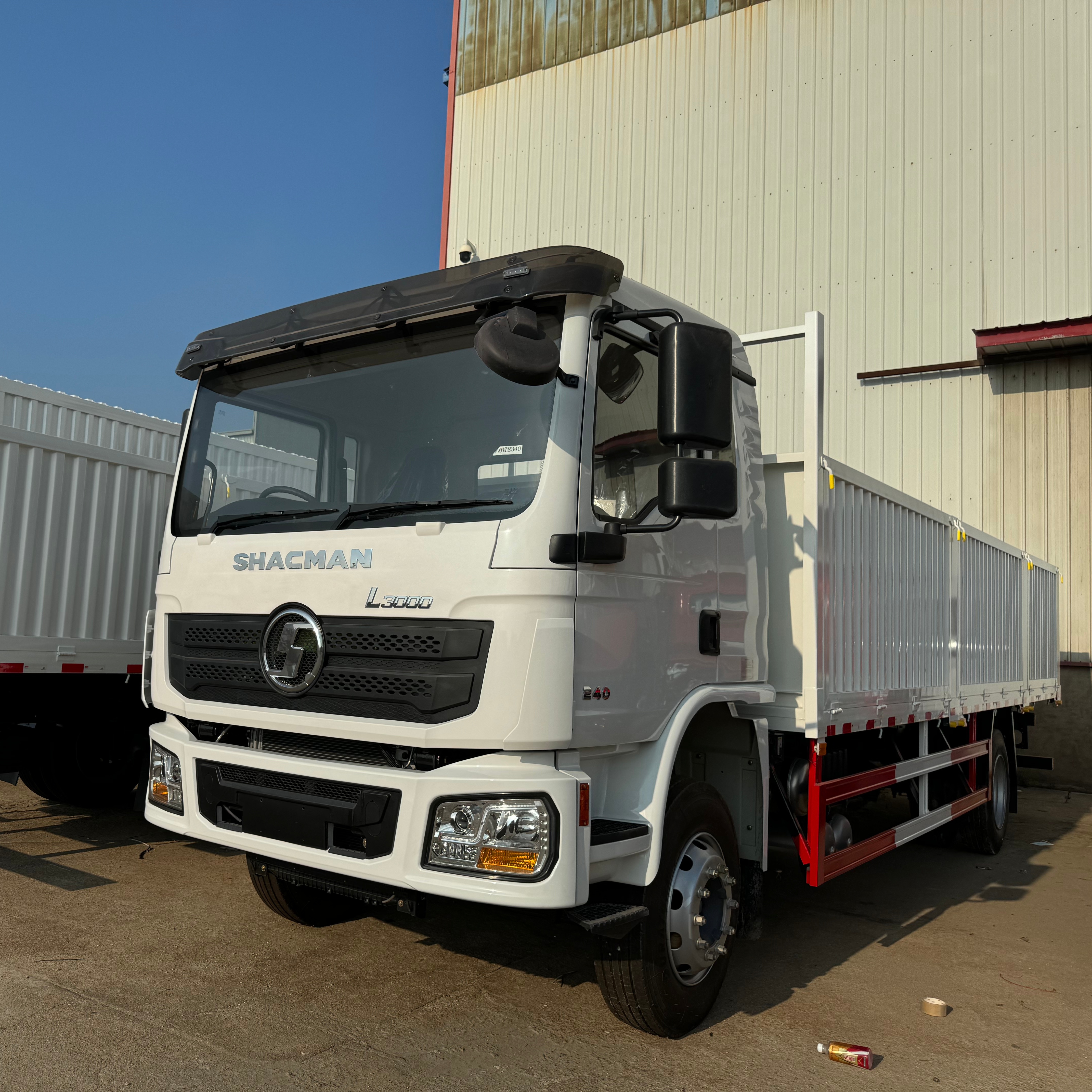 Shacman L3000 Cargo Truck 4x2 Drive Whee